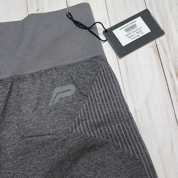NWT. Pursue Fitness ADAPT seamless shorts.  Size MEDIUM.  Color:  Blk Charcoal. - Picture 4 of 11